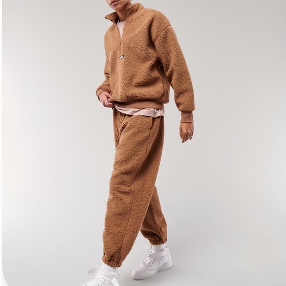 Sherpa Half-Zip Sweatshirt - Picture 3 of 4